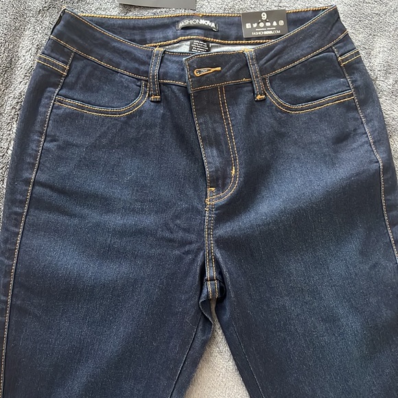 Fashion Nova Classic Mid Rise Skinny Jeans - Picture 2 of 6